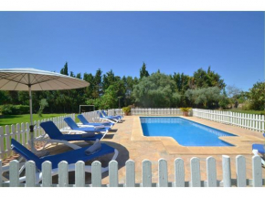Large country house with pool just 8 km from the sea